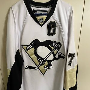Crosby NHL Penguins New with tags center ice with fight straps
